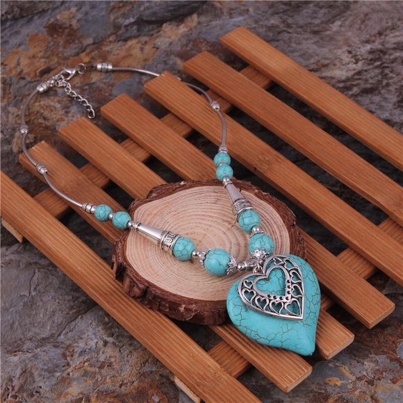 Faux turquoise & silver heart statement necklace - Picture 2 of 2